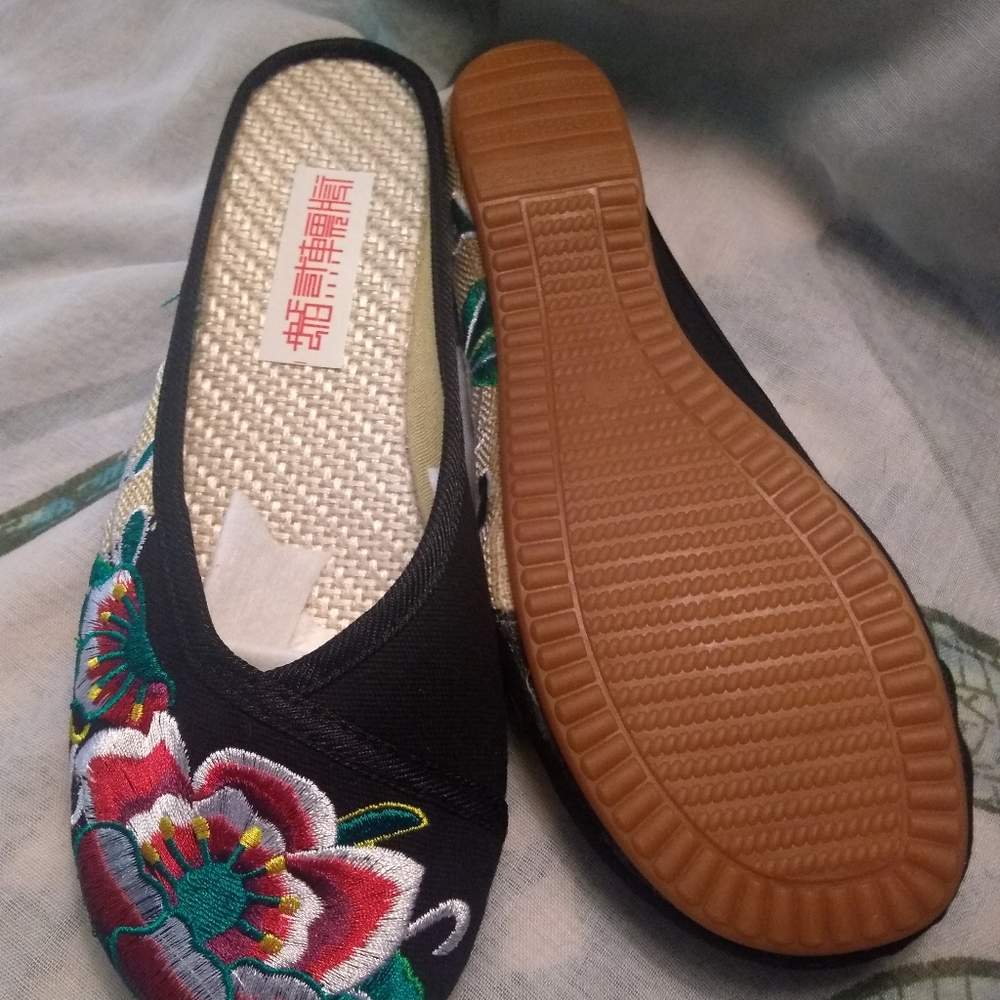 Super cute slippers